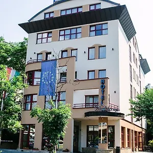 Mediterran 4*, Budapesta Ungaria